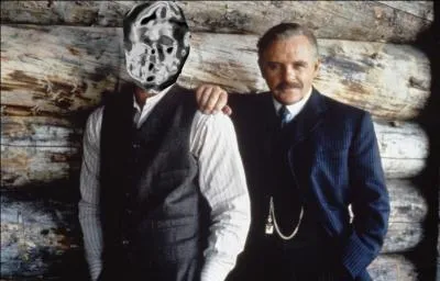  Lgendes d'automne  raconte l'histoire de trois frres levs par leur pre au cur des contres sauvages du Montana  la veille de la Premire Guerre mondiale. Le frre cadet est jou par :