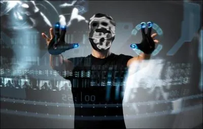 Dans  Minority Report  de Steven Spielberg, il joue le rle de l'agent John Anderton. Il est mis au banc des accuss car dans moins de 36 heures, il aura assassin un homme qu'il ne connat pas encore et pour une raison qu'il ignore. C'est :