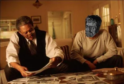 Qui forme le duo de policiers avec Morgan Freeman dans  Seven  ?