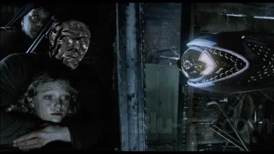 Dans  la Guerre des mondes , Ray doit fuir des envahisseurs extraterrestres. Qui en joue le rle ?