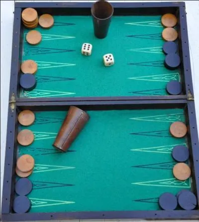 Jeu de socit driv du trictrac, jou avec des ds et des pions sur une tablette.