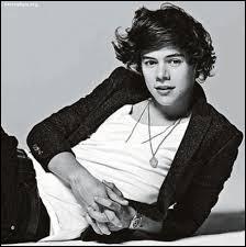 Les yeux de Harry Styles sont :