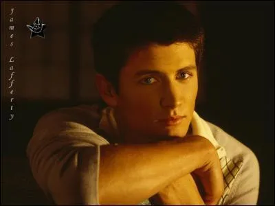 Dans la saison 1, o tait le piercing de Nathan?