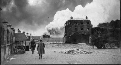 A partir du 26 mai, dbut d'une bataille qui permettra aux Britanniques de retourner dans leur pays. L'arme franaise protge ce rembarquement et sera en majorit dtruite. Une faible partie russira  suivre les Anglais. Dans quelle ville se droule cette bataille ?