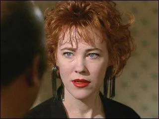 A l'aide de draps, Adam et Barbara cherchent  effrayer Delia en se faisant passer pour des fantmes . Mais d'aprs Lydia, avec qui dort sa belle-mre ?