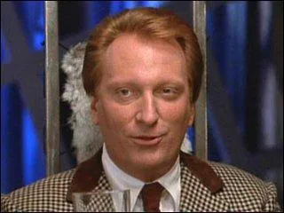 D'aprs son pre, combien cotent les draps dans lesquels Lydia fait des trous ( ce dont sa mre sera trs mcontente ) ?