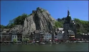 Nous allons visiter la ville de Dinant. D'aprs-vous, o ce situe cette commune ?