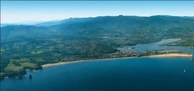C'est dans cette ville d'Aquitaine, arrose par la Bidassoa, que furent signs le trait des Pyrnes et le contrat de mariage entre Louis XIV et Marie-Thrse d'Autriche. Au bord de l'Atlantique et  la frontire espagnole, vous avez reconnu :
