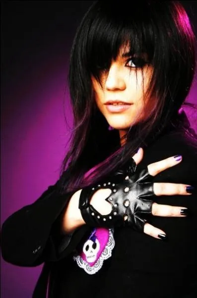 Pour quel gagnant ou quelle gagnante de Popstar a-t-elle crit une partie de l'album ?