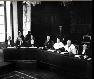 Le 08 septembre, le gouvernement dcide d'arrter certains anciens personnages de la IIIe rpublique en vue d'tre jugs. Qui sont ces personnes ?