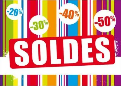 Le premier jour des soldes, les femmes excites  de plusieurs vtements  la fois.