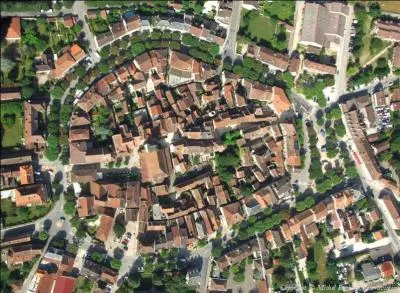 Simone : ''Candidat suivant, c'est monsieur ? '' 
Candidat belge : ''Binjour Guy Lux, monsieur Van De Plote de passage à Cajarc ! Est-ce qu'on peut mettre le Schmilblick, une fois, dans le biberon des enfants ? '' ... Guy Lux : "À quoi pensez-vous, monsieur ? "