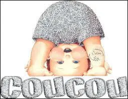 Ce bébé porte-t-il des chaussures ?