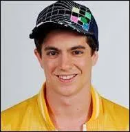 Comment s'appelle l'acteur qui joue Maxi ?