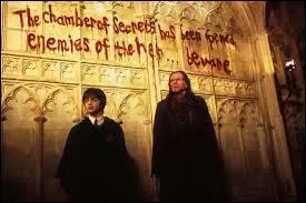 Qui a crit ce message sur le mur ?