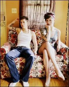 Comment appelle-t-on des fois, un couple lesbien ?