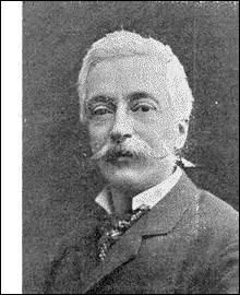 Journaliste et politicien, je nais le 18 juillet 1838  Paris 11me. Extrmiste de gauche pendant les annes 1870, je me rapproche du rpublicanisme opportuniste et surtout du parti radical socialiste. Grande figure de la 3me Rpublique, longtemps  la tte du ministre de la Marine et dput, mon nom est donn  une ancienne base scientifique de l'Antarctique. Je dcde le 22 novembre 1913.