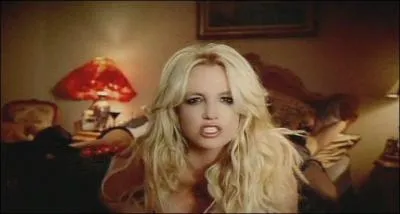 Sur quel album apparat  If U Seek Amy  ?