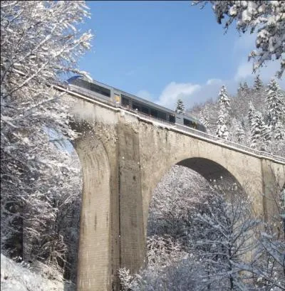 Ligne ferroviaire majestueuse et pleine de grce, qui vous transporte le temps d'un voyage entre ciel et terre. Quelle rgion vous fera traverser la   Ligne des Hirondelles   ?