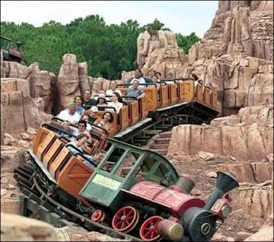 Quel nom porte cette attraction de Disneyland Paris ?