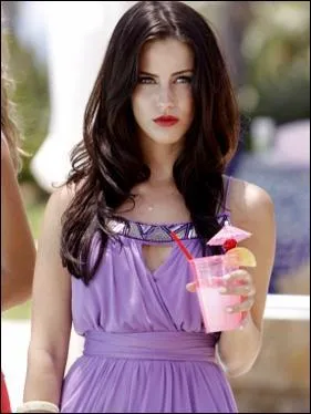 Dans la saison 3, elle devient c�l�bre. Qui a d�couvert son talent de chanteuse ?