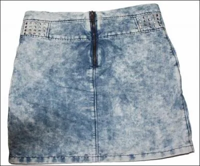  Crois-tu que lors de tes achats tu pourras faire cette fois-ci l'impasse sur l'achat de loqueteau , quelle est la signification de  loqueteau  ?