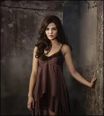 Qui est Davina Claire ?