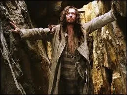 A quel age s'enfuit-il de la maison familiale ?