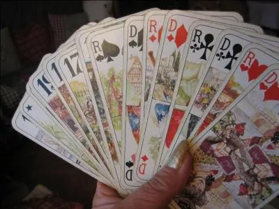 Dans votre jeu vous avez les 4 mariages (dames et rois) et uniquement des atouts, combien avez-vous d'atouts ?