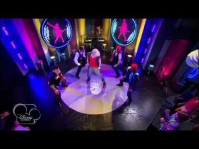 Quel est le titre de la chanson lorsqu'ils inscrivent Ally  l'cole de musique de New York ?