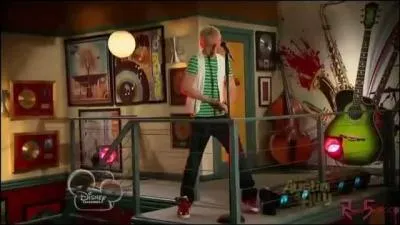 Quel est le titre de la chanson lorsque Austin perd sa voix ?