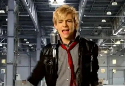 Quel est le titre de la chanson lorsque Austin fait renvoyer (sans le faire exprs) Trish, Dez et Ally ?