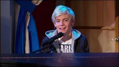 Quel est le titre de la chanson lorsque Austin lit le carnet d'Ally et croit qu'elle est tombe amoureuse de lui ?