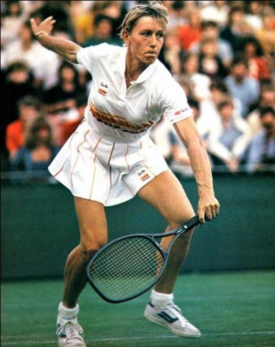 Martina Navrtilov est la joueuse la plus titre de l'histoire du tennis fminin, simple et double confondus. Elle a remport 18 tournois du Grand Chelem en simple, 31 en double dames (un record), et 10 en double mixte. De quelle origine est-elle ?