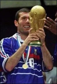 Avec plus de 2500 amis, ce membre Super Premium et Modrateur rside  Parthenay, ville des Deux-Svres. C'est l'ami de tous, c'est Jeff...