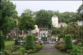 Notre hros se retrouve donc   enferm   dans une prison dore, quel mtier exerait-il avant ?