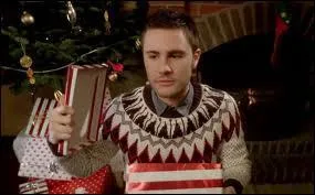 Dans quelle vido Cyprien dcouvre-t-il qu'il a trop secou son cadeau alors que c'tait un hamster  l'intrieur ?