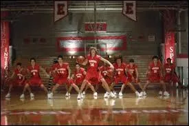 Dans quelle quipe de basket Troy joue-t-il ?