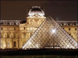 Qu'est-il arrivé le 21 août 1911 au Louvre ?