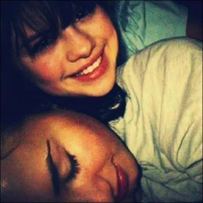  quel ge Selena Gomez a-t-elle connu Demi Lovato ?