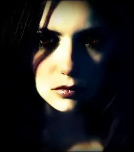 Elena voulait devenir un vampire. Vrai ou faux ?