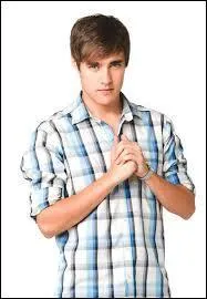 Comment s'appelle le pre de Violetta ?