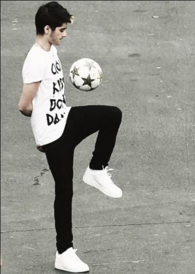 Dans quel clip voit-on Zayn jouer avec un ballon de football ?