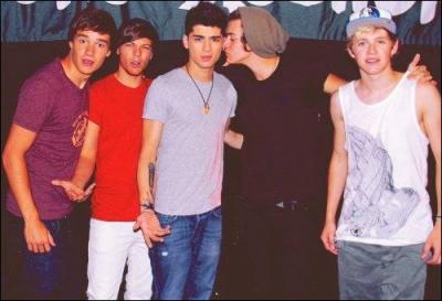 Dans quel clip peut-on voir les garons en tenue de prisonnier ?