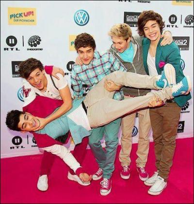 Dans quel clip les garons font-ils la fte ?