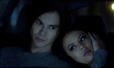 Pour piger quelle personne Mona et Caleb se sont-ils rapprochs ? (Dans la scne sur l'image)