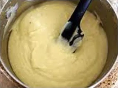 Quelle sauce ralise-t-on quand on ajoute un jaune d'oeuf et du gruyre rap  la sauce Bchamel ?