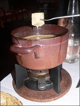 Que faut-il mettre pour raliser une vraie fondue savoyarde ?