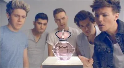 Pour terminer, ceci n'est pas un clip mais une pub pour un parfum qui s'appelle ...