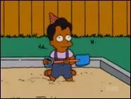 C'est le fils prfr d'Apu. Son premier mot tait  Papa .